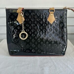 Invece Elegant Black Patent Leather Tote Bag